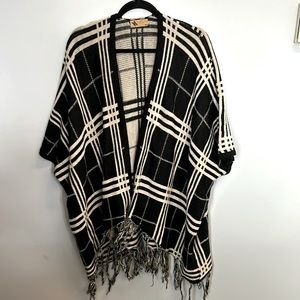 Katsumi shrug with sleeve holes M/L